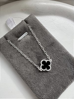 Gargantilha trevo onix