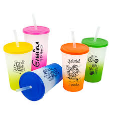 Copos Twister com tampa e canudo personalizadosCopos Twister com tampa e canudo personalizados