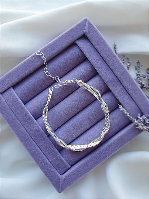 Pulseira torcida detalhada