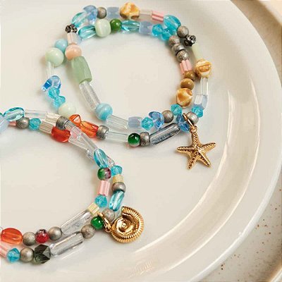 Colar Jeri com pedras naturais e resinadas multicoloridas