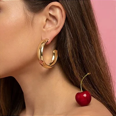 Argola Lisa Média em Banho de Ouro