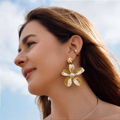 Brinco Blossom com Flor Escultural em Banho de Ouro 18k