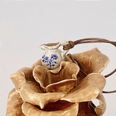 Colar Aromatizador – Jarrinha de Cerâmica