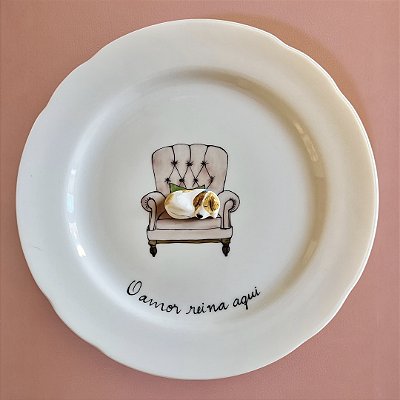 Prato-poema “O amor reina aqui - Poltrona Rosa Antiga”