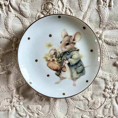 Pratinho Rafinha com relógio e cestinha