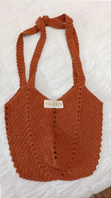 Bolsa de crochê terracota com alças compridas