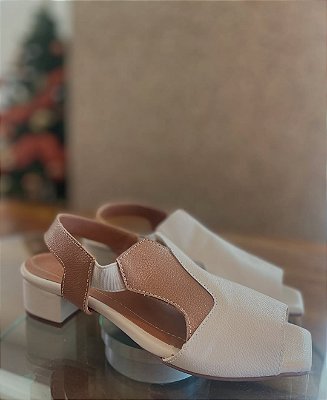Sandália de Couro Legítimo Bege e Caramelo - Conforto e Estilo