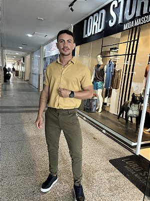 Camisa em linho mostarda