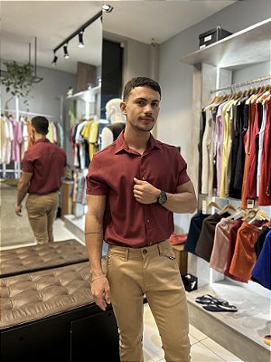 Camisa em linho vinho