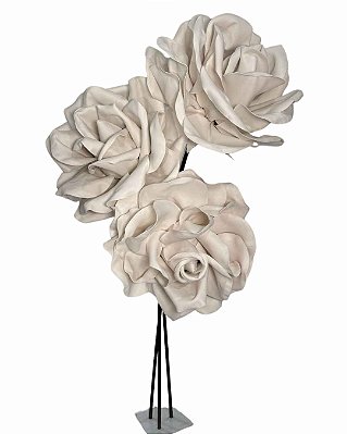 Rosa Gigante em Pedestal com 3 Rosas