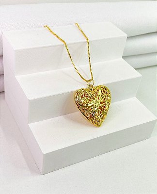 Colar Relicário Coração Texturizado Folheado a ouro 18k (COM 1 FOTO)
