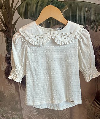 Camisa com aplicações na gola