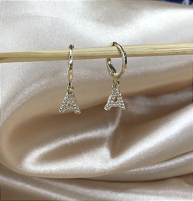 Argola Click com Letra Cravejada em Zircônias (A, L, M, B, F, R)