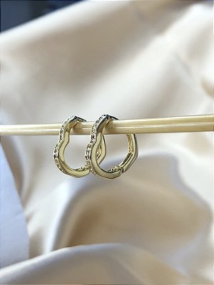 Argola Click M em Formato de Coração com Micro Zircônias
