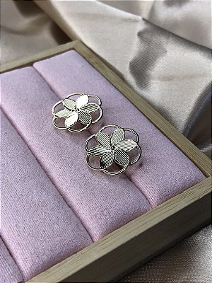 Brinco Flor Detalhada