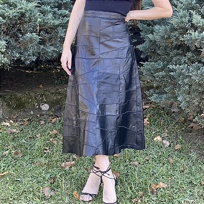 Saia Longa de Couro Pelica Patchwork Preta – Elegância e Exclusividade