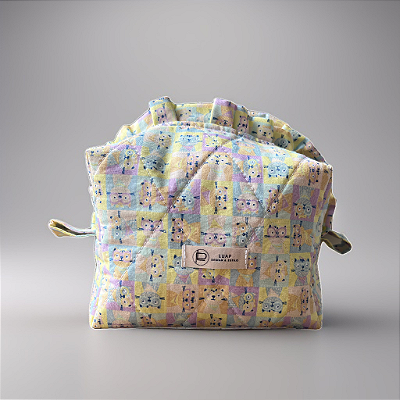 Necessaire feminina compacta com estampa de gatinho