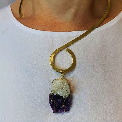Colar Choker em formato exclusivo- com pingente duplo -  Ametista Com Cristal  Bruto  Banhado Ouro