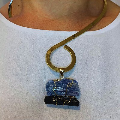 Colar de  Cianita Azul e Turmalina Negra Pedra Bruta Joia Banhado a Ouro