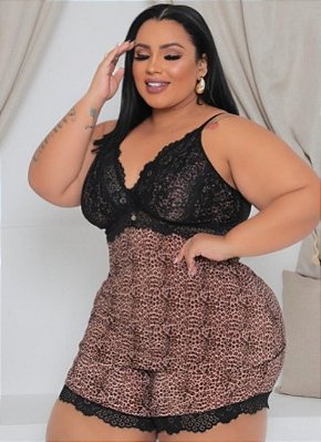 SHORT DOLL EM LIGANETE SEM BOJO COM RECORTES EM RENDA E DETALHES NAS COSTAS. PINGENTE E REGULADORES BANHADOS A OURO 24 QUILATES.