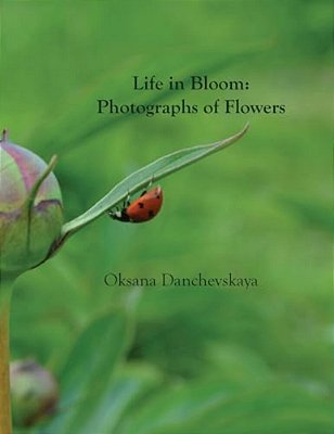 Life In Bloom: Photographs Of Flowers-..