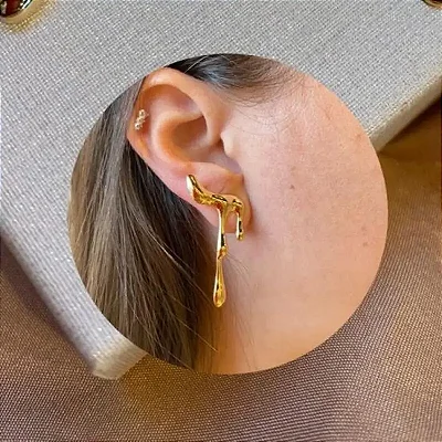 Brinco liso banho ouro 18k