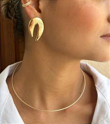 Brinco liso banho ouro 18k