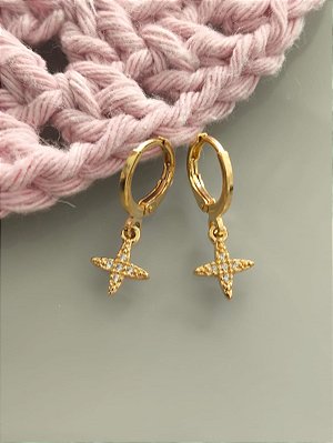 Brinco argola cravejado banho ouro 18k