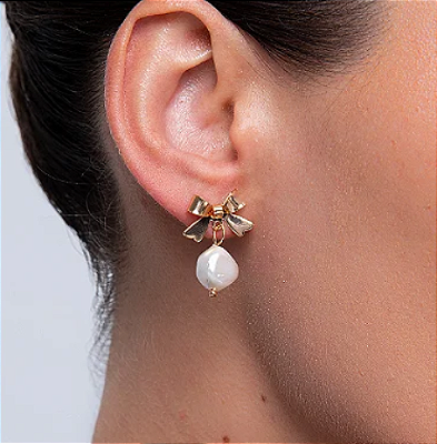 Brinco laço perola banho ouro 18k