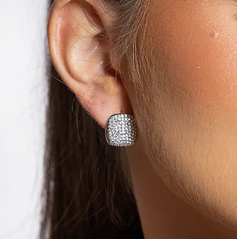 Brinco argola cravejado com zirconia banho rodio branco