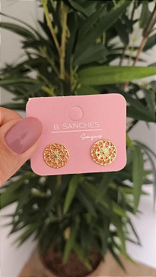 Brinco liso banho ouro 18k