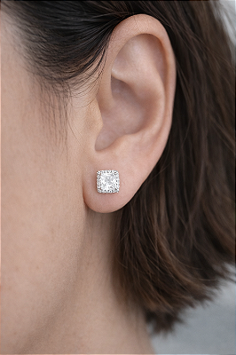Brinco cravejado com zirconia banhado a rodio branco