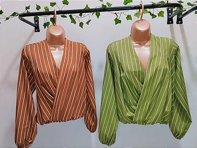 Cropped manga longa drapeado