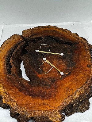 Anel quadrado com pérolas de arroz