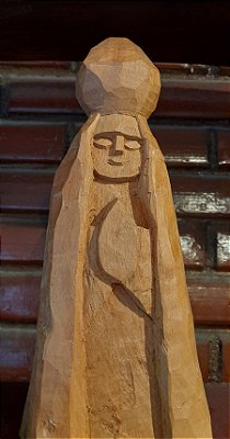 Escultura- Nossa Senhora em madeira