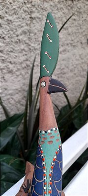 Escultura- Pássaro verde e azul em madeira, de Sérgio Teofilo