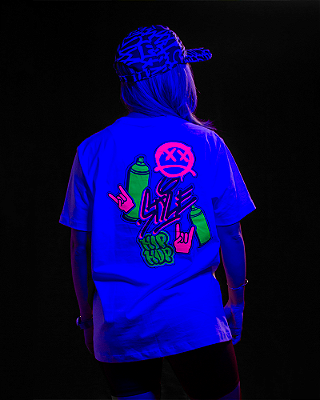 CAMISETA TRADICIONAL 100% ALGODÃO COM ESTAMPA NEON - STICKER
