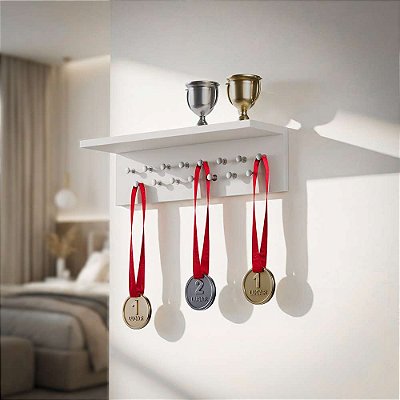 Porta Medalhas Branco 45cm com Suporte para Troféus