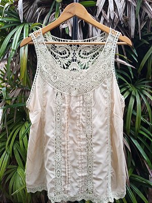 Blusa regata boho com renda