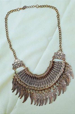 Colar gargantilha boho penas