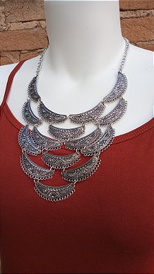 Colar boho chic com resina