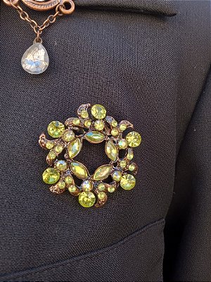Broche boho floral zircônia