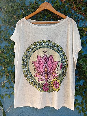 T-Shirts camiseta feminina mística yoga gato kombi filtro dos sonhos devore hippie.