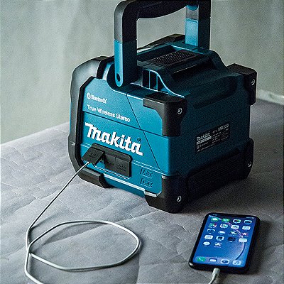 CAIXA DE SOM PORTATIL A BAT C/ PAINEL LCD - MAKITA