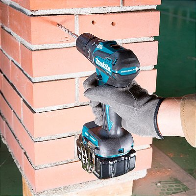 Parafusadeira/ Furadeira 1/2" 18V + 2 Baterias + Carregador + Maleta De Impacto - DHP483RFE Makita