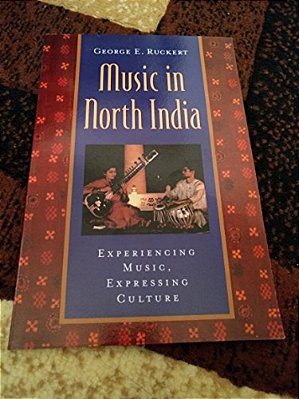 Music In North India: Experiencing Music, Expressing Culture [With CD]-..