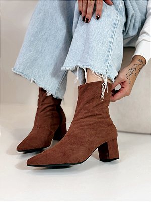 Bota Feminina Bico Fino, Cano Curto Carla - Café