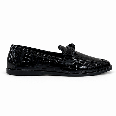 Mocassim Feminino Amanda – Croco Preto com Acabamento Verniz