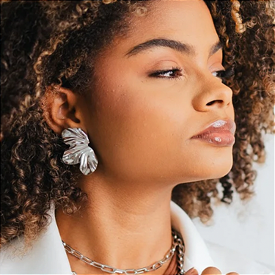 Brinco meia flor orgânico banhado a ródio