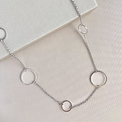 Colar argolas longo banhado a ródio branco